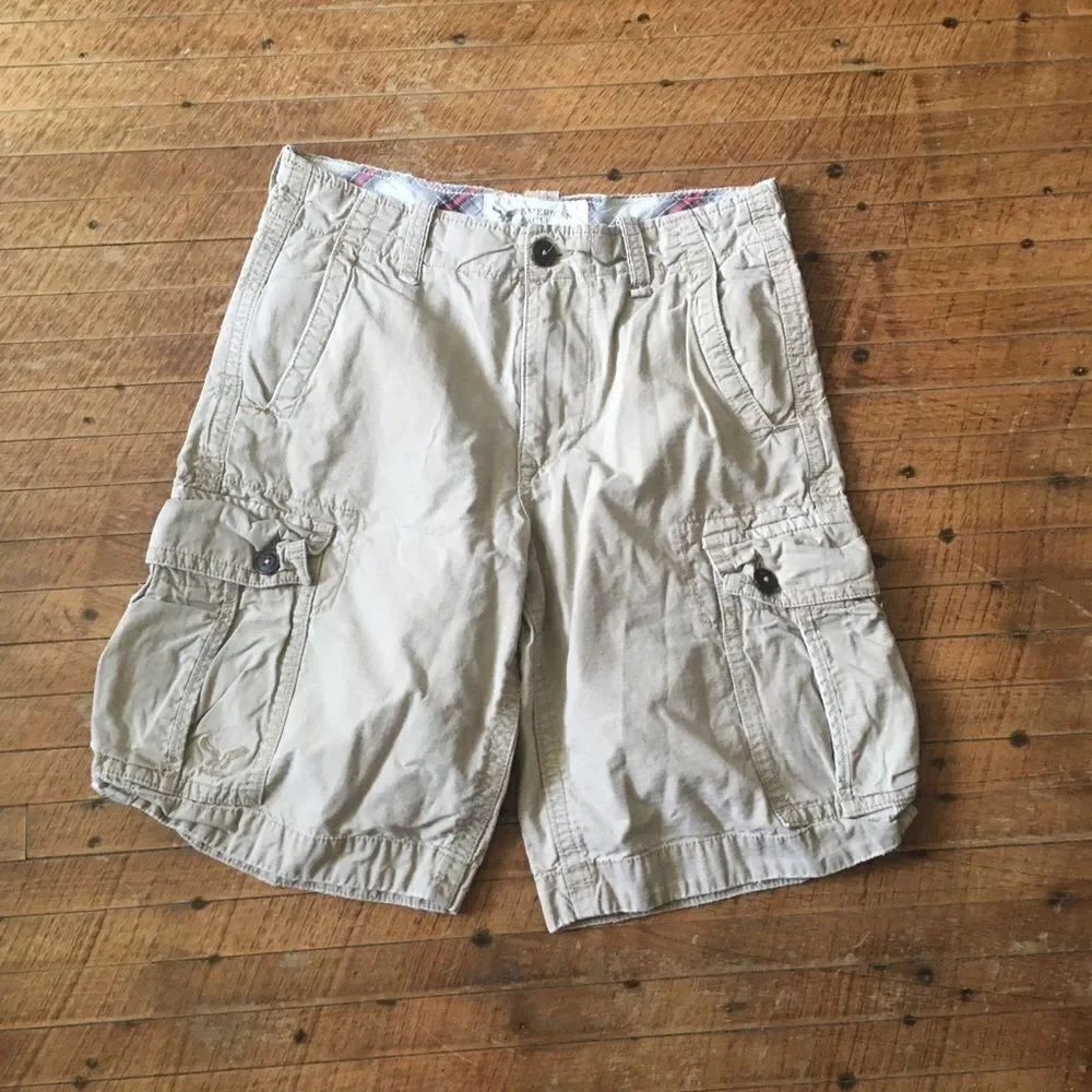 American Eagle tan cargo size 30 classic length shorts
